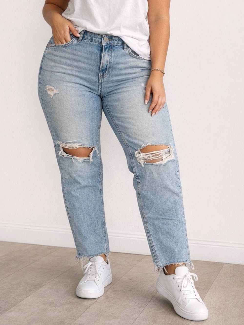 American Eagle Outfitters Strigid Curvy Mom Jeans Plus Size 20 Light Wash